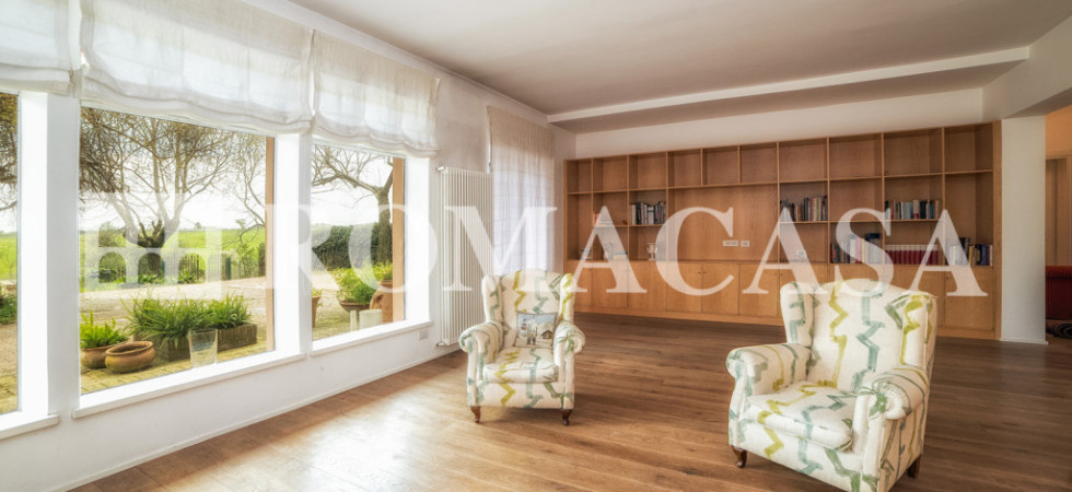 ARDEATINA – Splendida Villa Trilivelli con ampio giardino ARDEATINA – Splendida Villa Trilivelli con ampio giardino