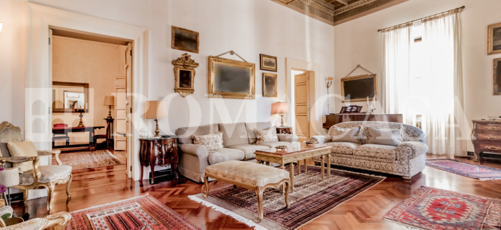 ROMA – PIAZZA DI SPAGNA – LUSSUOSO APPARTAMENTO ROMA – PIAZZA DI SPAGNA – LUSSUOSO APPARTAMENTO
