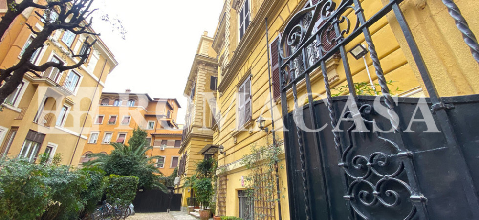 ROMA – APPARTAMENTO IN VILLINO LIBERTY DEI PRIMI DEL ’900 SPLENDIDO